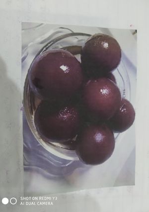 A picture of Gulab jamun.