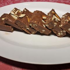 A picture of Chocolate almond foudge.