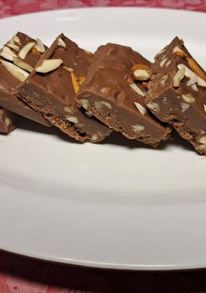 A picture of Chocolate almond foudge.