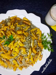 عکسی از دستور سبزی پلو با مرغ آبپز ریش ریش