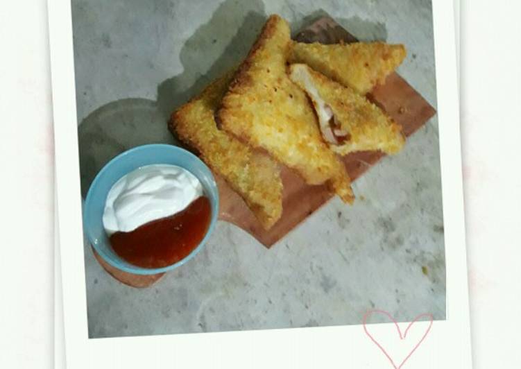 Roti goreng with sosis, putih telur + mayonaise