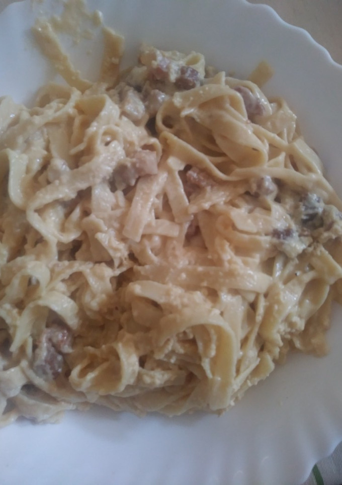 Una foto de Tagliatelle a la carbonara