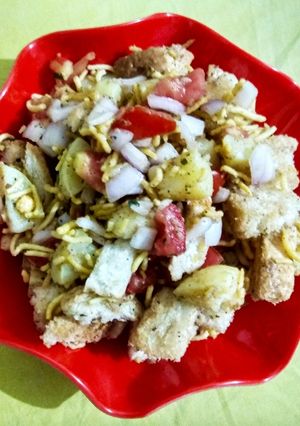 A picture of Bread cruton chaat.