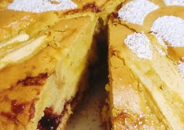 Torta di mele con confettura di amarene