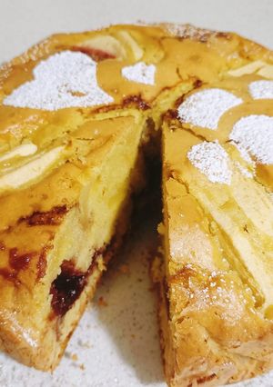 Foto di Torta di mele con confettura di amarene
