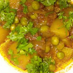 A picture of Aloo matar ki sabji.
