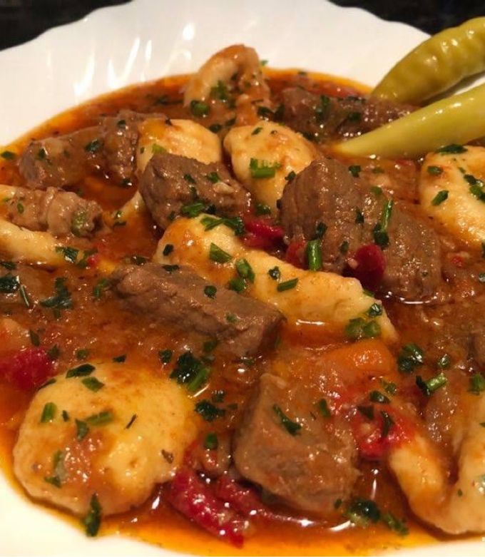 O poză a rețetei Papricaș de vită cu găluște😋.