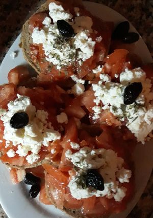 Φωτογραφία της συνταγής Ντάκο με ντομάτα και φέτα ή ξινομυζήθρα