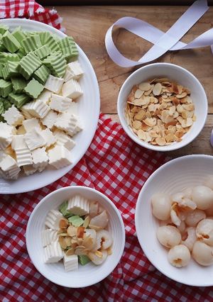 Hình của món Chè khúc bạch.