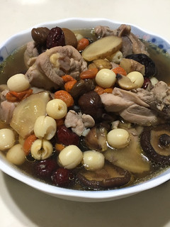 甘栗仁蓮子紅棗燉雞湯(大同電鍋料理) 的食譜成品照片