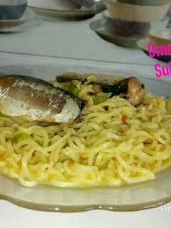 A picture of Indomie with Sardine.
