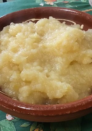 Une photo de Compote de pommes anciennes au citron confit