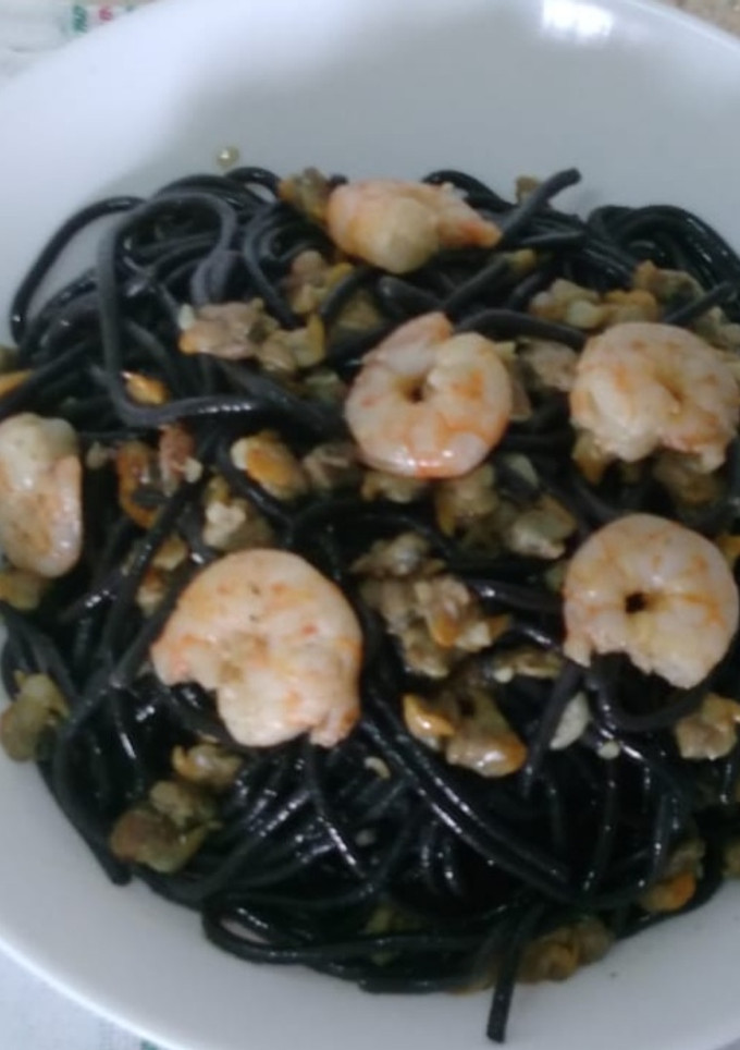 Una foto de Espaguettis a la mar con berberechos y gambones