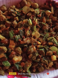 લીલા ચણા નું શાક (Green Chana Shak Recipe In Gujarati) રેસીપી મુખ્ય ફોટો
