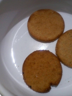 கோதுமை மாவு பிஸ்கட் (Kothumai maavu biscuit recipe in tamil) செய்முறை முக்கிய புகைப்படம்