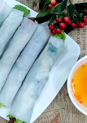 A picture of Beef Phở Rolls.