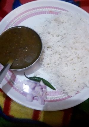 काली मलका दाल और चावल(kali malka daal aur chawal recipe in hindi) रेसिपी मुख्य फोटो