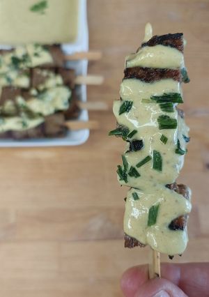 Une photo de 🌿Brochette de Seitan (ou tofu) sauce Satay