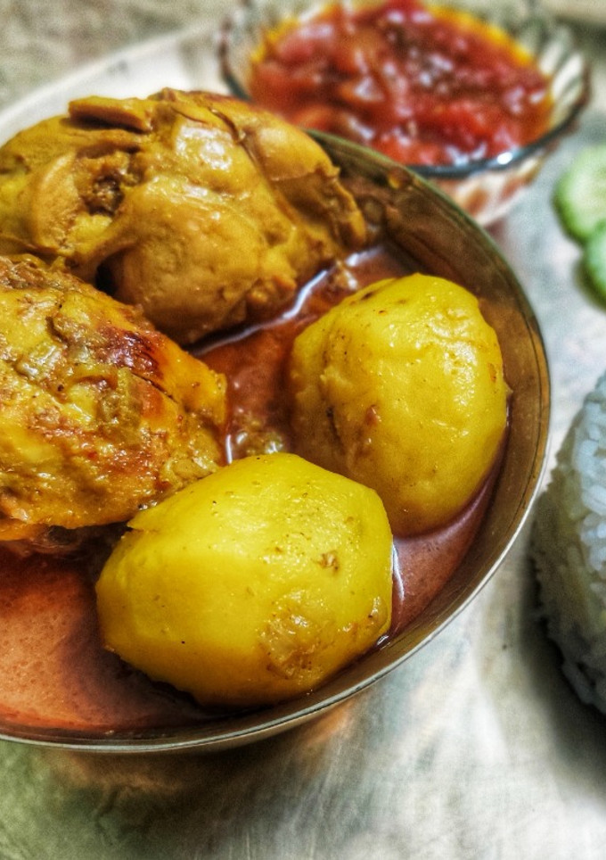 বাটা মশলা দিয়ে মুরগির মাংস(baata masala diye murgir mangsho recipe in Bengali) রেসিপির প্রধান ছবি