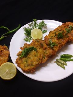 मिक्स डाळींचे वडे (mix daliche wade recipe in marathi) रेसिपी चे मुख्य फोटो