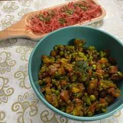 A picture of Gajar matar methi ki sabzi.