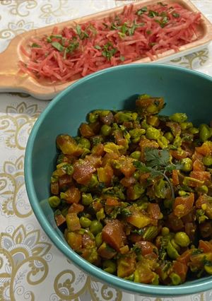 A picture of Gajar matar methi ki sabzi.