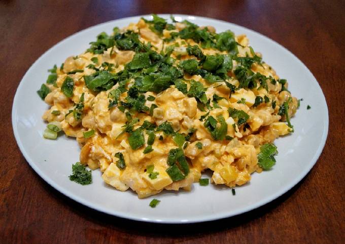 Салат с фасолью и курицей