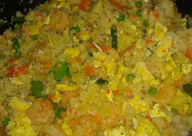 Shrimp fried cauliflower rice with eggs