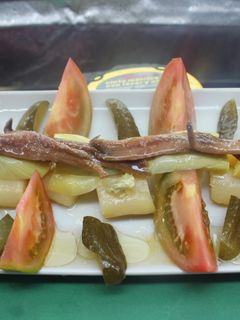 Una foto de Ensalada de anchoas y espárragos