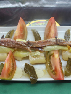 Una foto de Ensalada de anchoas y espárragos