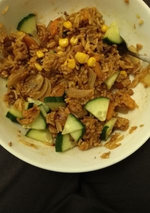 A picture of Stir fried BBQ chicken rice.