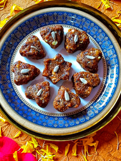 अंजीर खजूर का एनर्जी पेड़ा (energy paida of Fig Dates) रेसिपी मुख्य फोटो