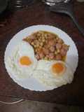 Garbanzos con longaniza fresca y huevos fritos