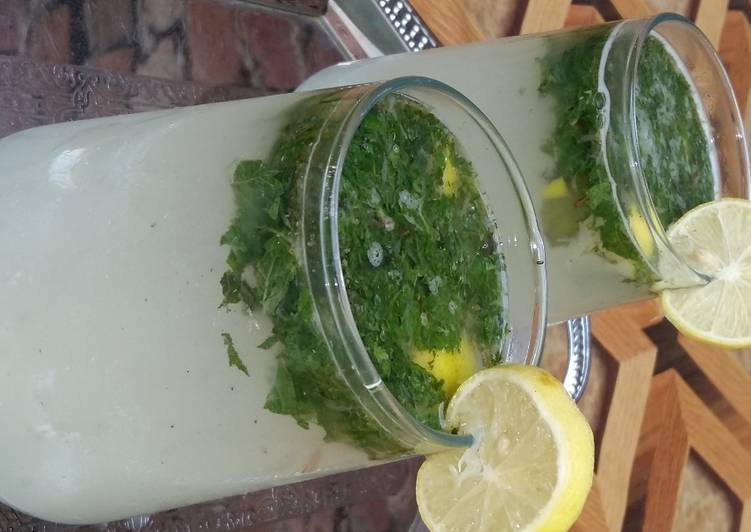 Steps to Make Super Quick Homemade Mint lime juice