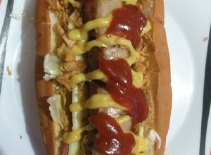 Una foto de Perrito de bratwurst completo