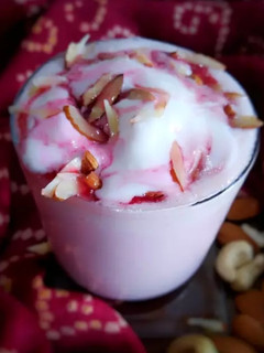 A picture of Rose milk shake.