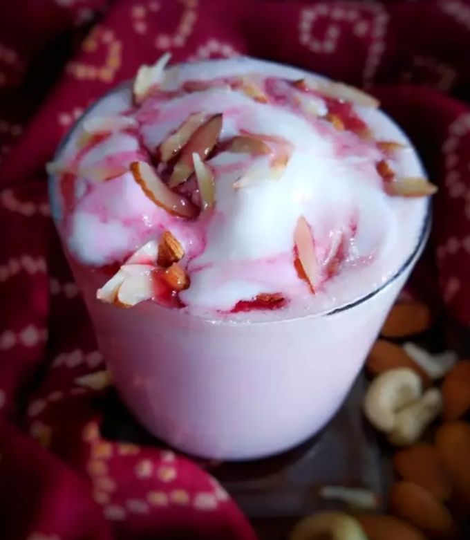A picture of Rose milk shake.