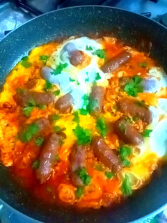 صورة لوصفة عجة مرقاز (نوع من السجق) 🥚🍳