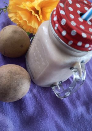 चीकु शेक (chiku shake recipe in Hindi) रेसिपी मुख्य फोटो