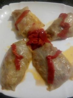 Una foto de rollito de col relleno de verduras a mi manera