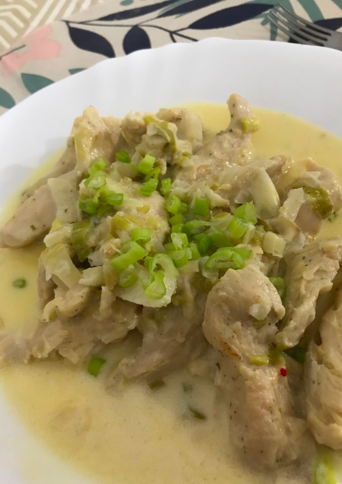 Una foto de Pechuga de pollo a la crema con verdeo