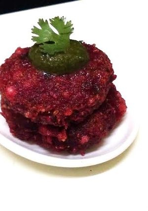 A picture of Sabudana, beetroot tikki.
