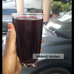 Zobo drink A picture of Zobo drink.