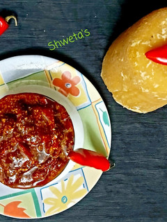 લાલ મરચા નું અથાણું (Red Chilly Pickle Recipe In Gujarati) રેસીપી મુખ્ય ફોટો