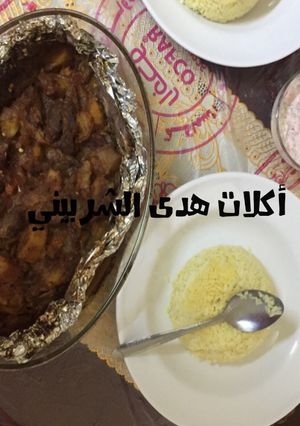 صورة لوصفة ورقه اللحمه مع الأرز و الصوص الأبيض