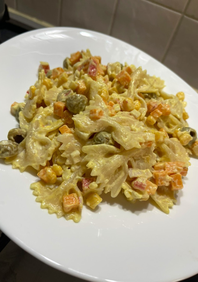 Una foto de Ensalada de pasta multicolor 💚💛🧡❤️