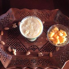 A picture of Muskmelon dry fruit smoothie.