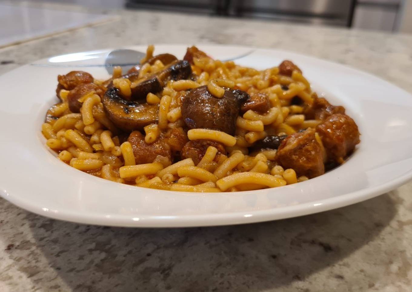 Fideuá de chistorra y champiñones a la sidra