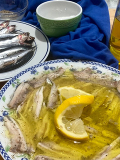 Foto di Alici al microonde, condite olio limone sale e pepe