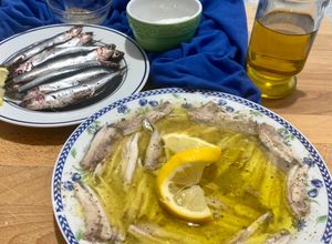 Foto di Alici al microonde, condite olio limone sale e pepe
